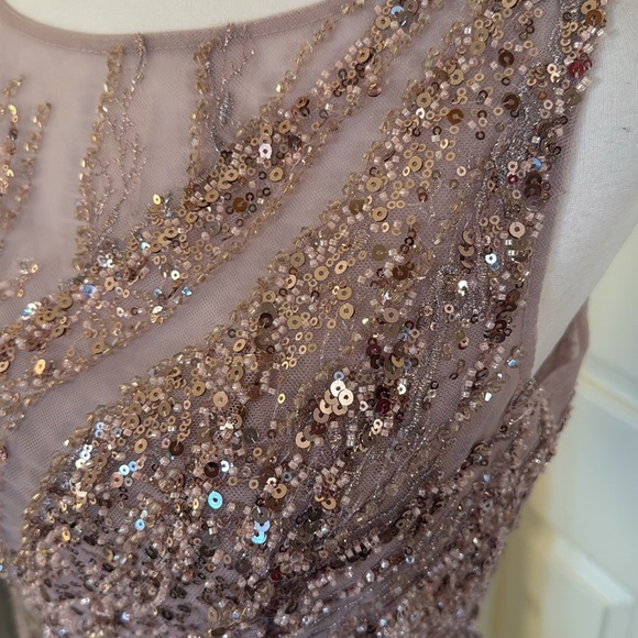 MAC DUGGAL
Sleeveless Embellished Boat Neck Gown - Picture 9 of 15